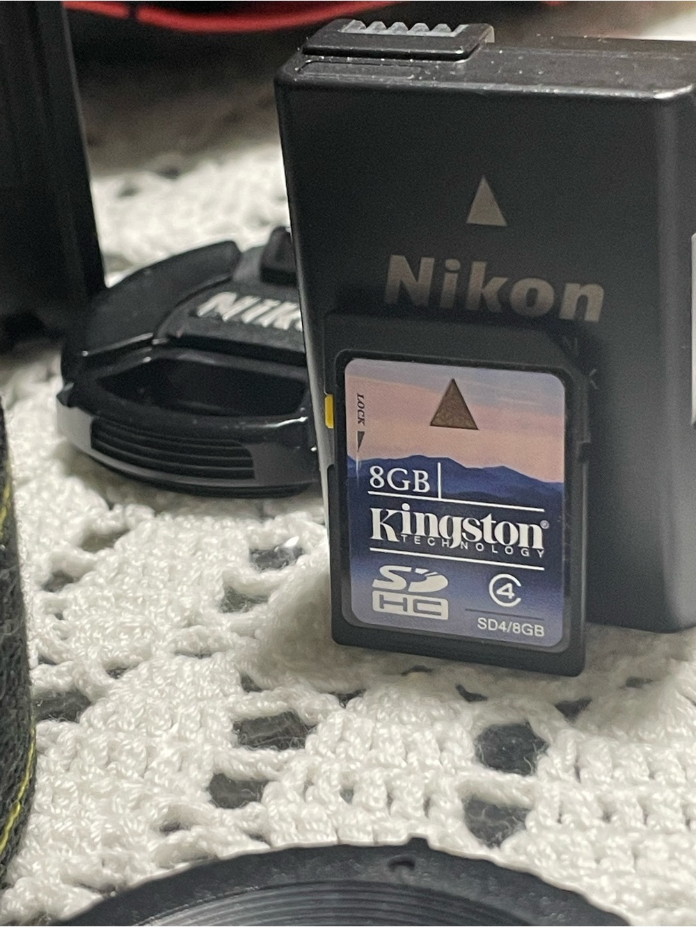 Nikon Black DSLR Camera with Lens, Strap, Battery, Charger and SD Card - Picture 4 of 12